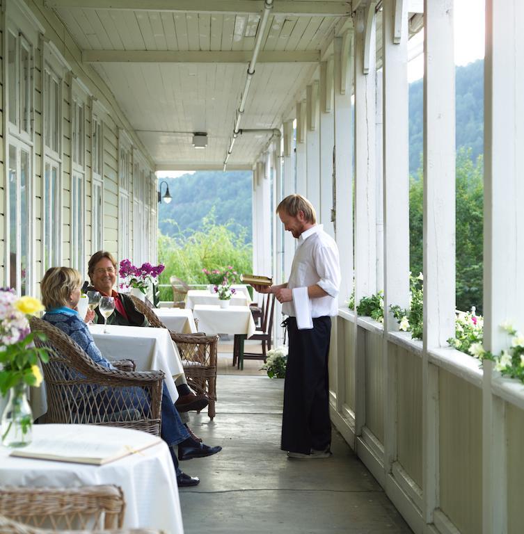 Visnes Hotel สตรีน ภายนอก รูปภาพ