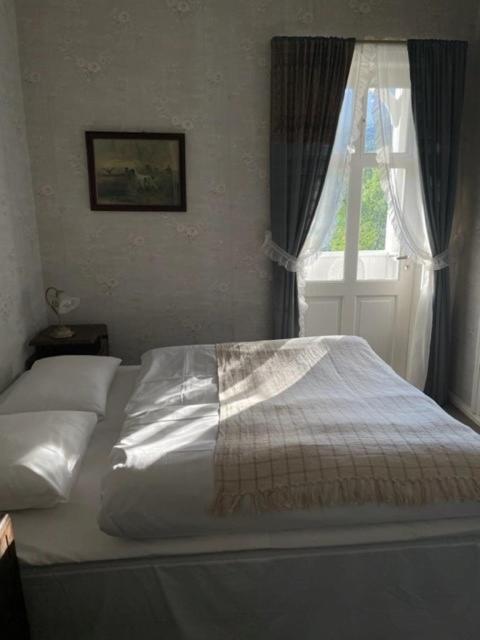 Visnes Hotel สตรีน ภายนอก รูปภาพ