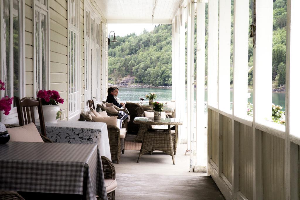 Visnes Hotel สตรีน ภายนอก รูปภาพ