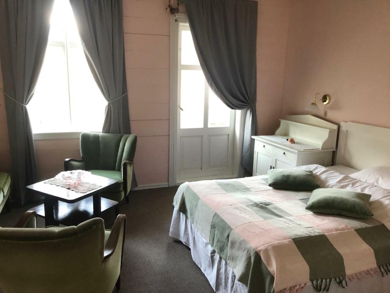 Visnes Hotel สตรีน ภายนอก รูปภาพ